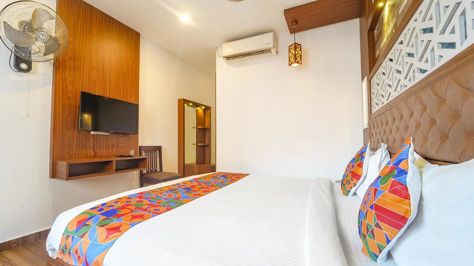 Fabhotel Qube - 800M From Ernakulam Junction South Railway Station Kochi