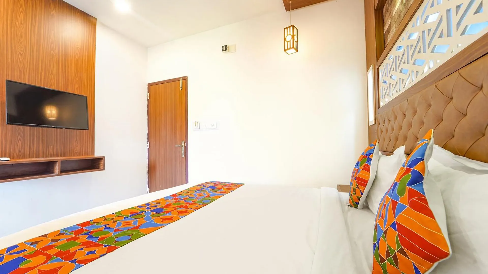 Fabhotel Qube - 800M From Ernakulam Junction South Railway Station Kochi Hotel
