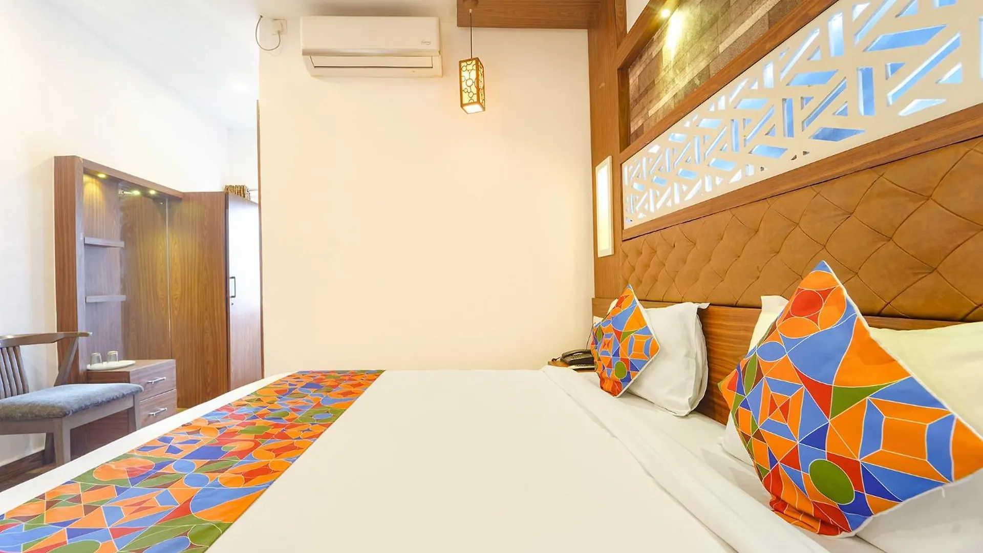 Fabhotel Qube - 800M From Ernakulam Junction South Railway Station Kochi 3*,