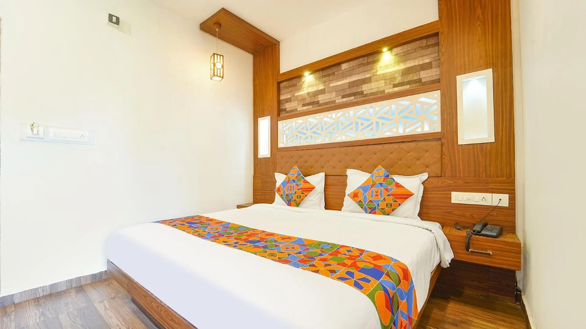 Hotel Fabhotel Qube - 800M From Ernakulam Junction South Railway Station Kochi