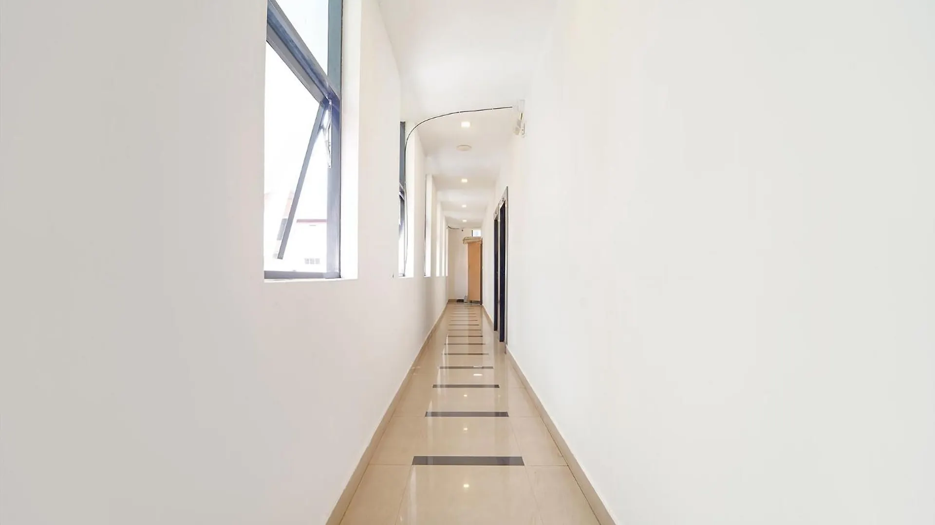 Fabhotel Qube - 800M From Ernakulam Junction South Railway Station Kochi Hotel