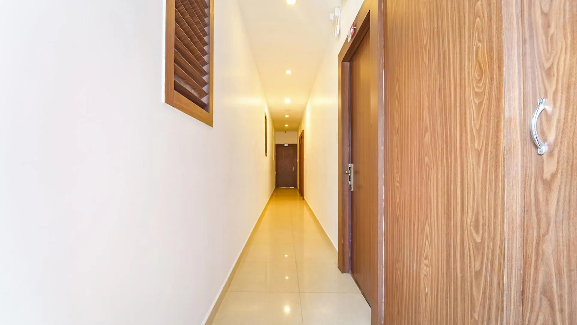 Fabhotel Qube - 800M From Ernakulam Junction South Railway Station Kochi