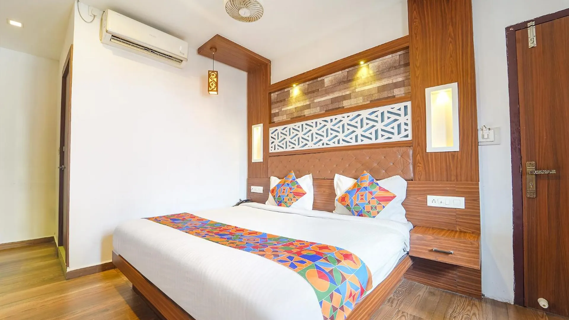 Fabhotel Qube - 800M From Ernakulam Junction South Railway Station Kochi 3*,