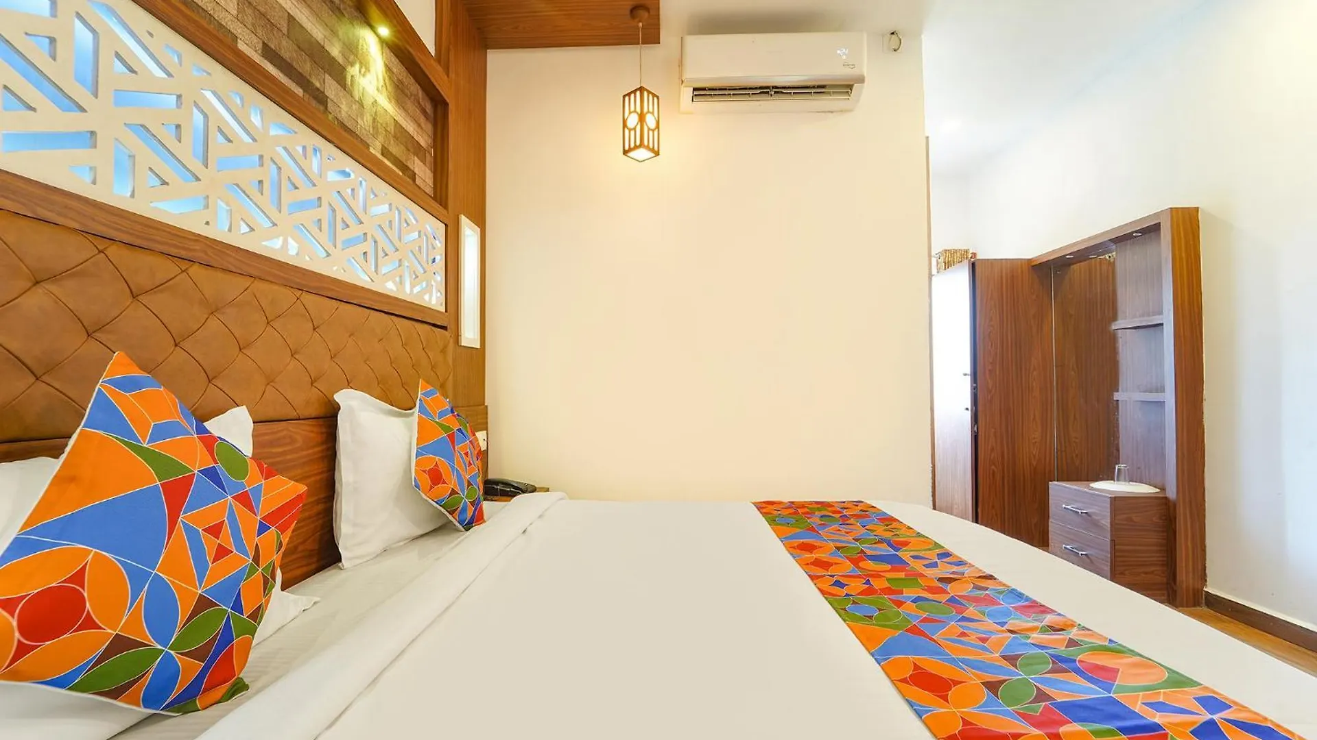 Hotel Fabhotel Qube - 800M From Ernakulam Junction South Railway Station Kochi